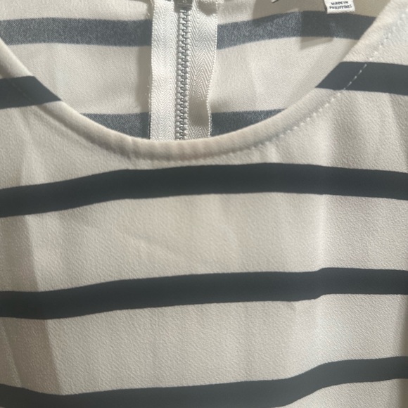 Madewell xs white with black stripe blouse, sleeveless diagonal pattern on front - Picture 4 of 7